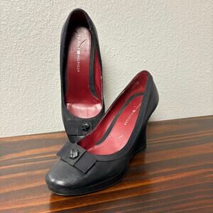 Tommy Hilfiger Wedge Heels Women Sz 7M Black Leather Upper Slip On 4” Pump Bow